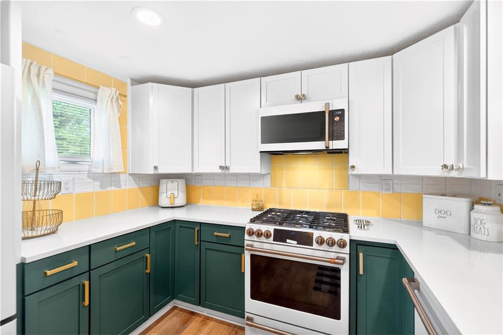 532 Hunters Path Road Bridgeville, PA 15017 - Photo 14 of 44 Function and fun in the kitchen