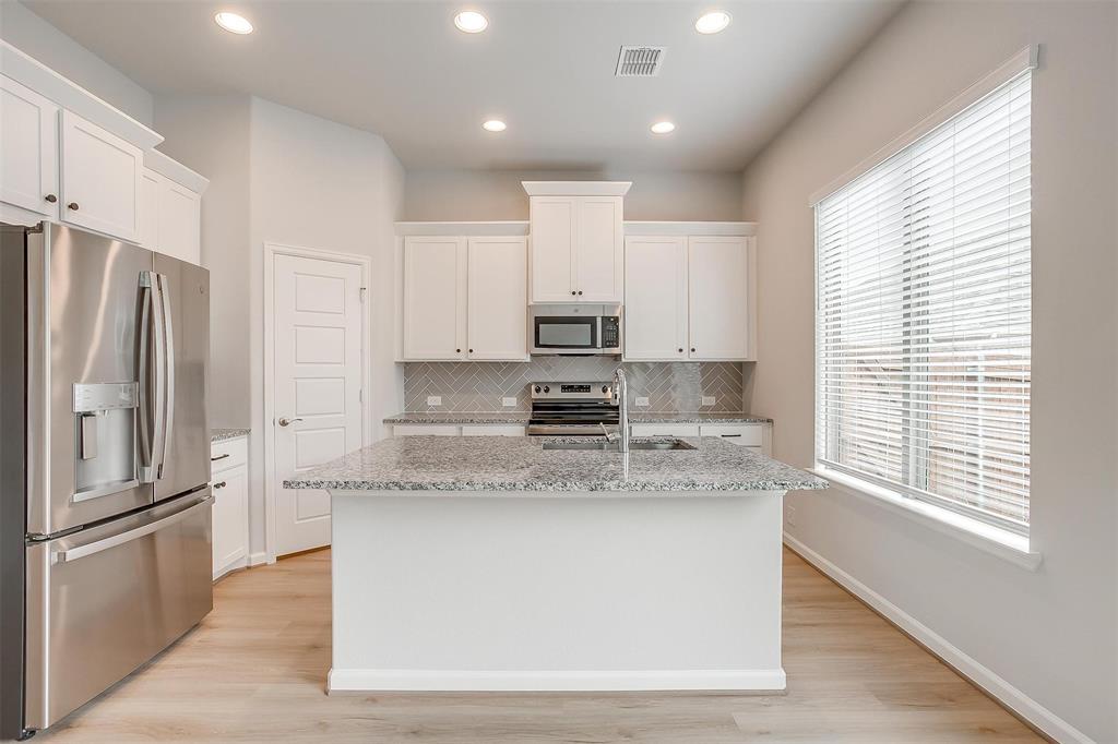 10512 Palmera Road Fort Worth, TX 76126 - Photo 7 of 40 Gallery Image 7