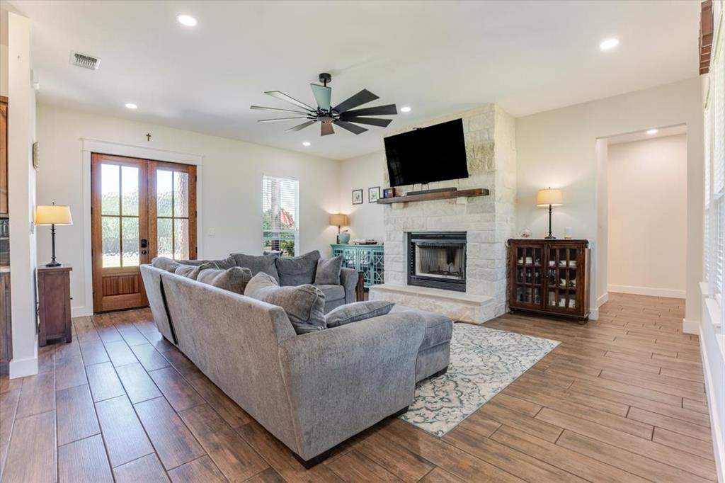 120 Lone Oak Road Mineral Wells, TX 76067 - Photo 4 of 40