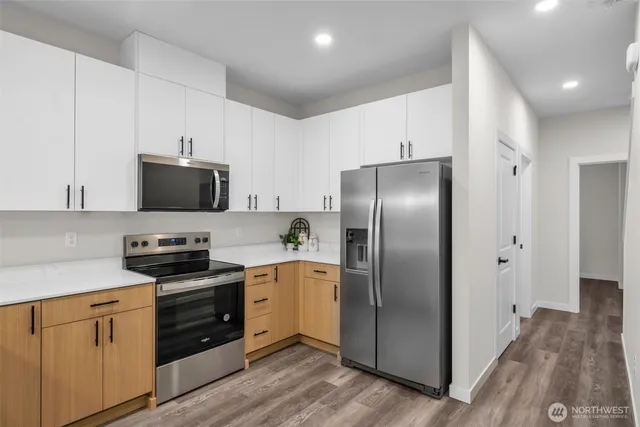 $3,295 | 15613 Admiralty Way, Unit B1, Lynnwood, WA 98087