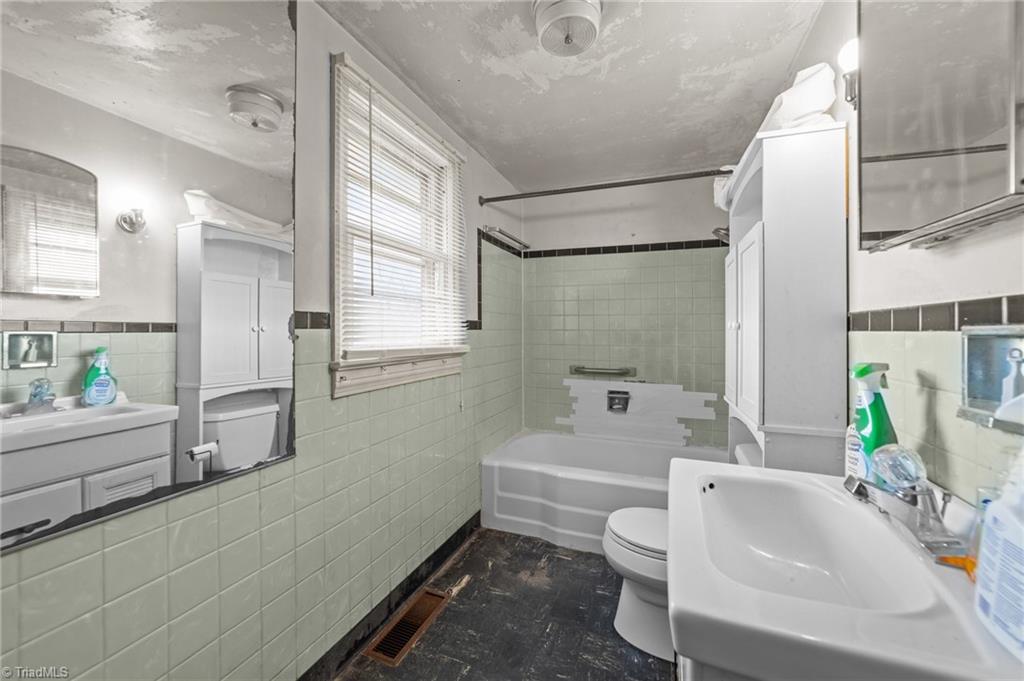 313 East King Street King, NC 27021 - Photo 21 of 30