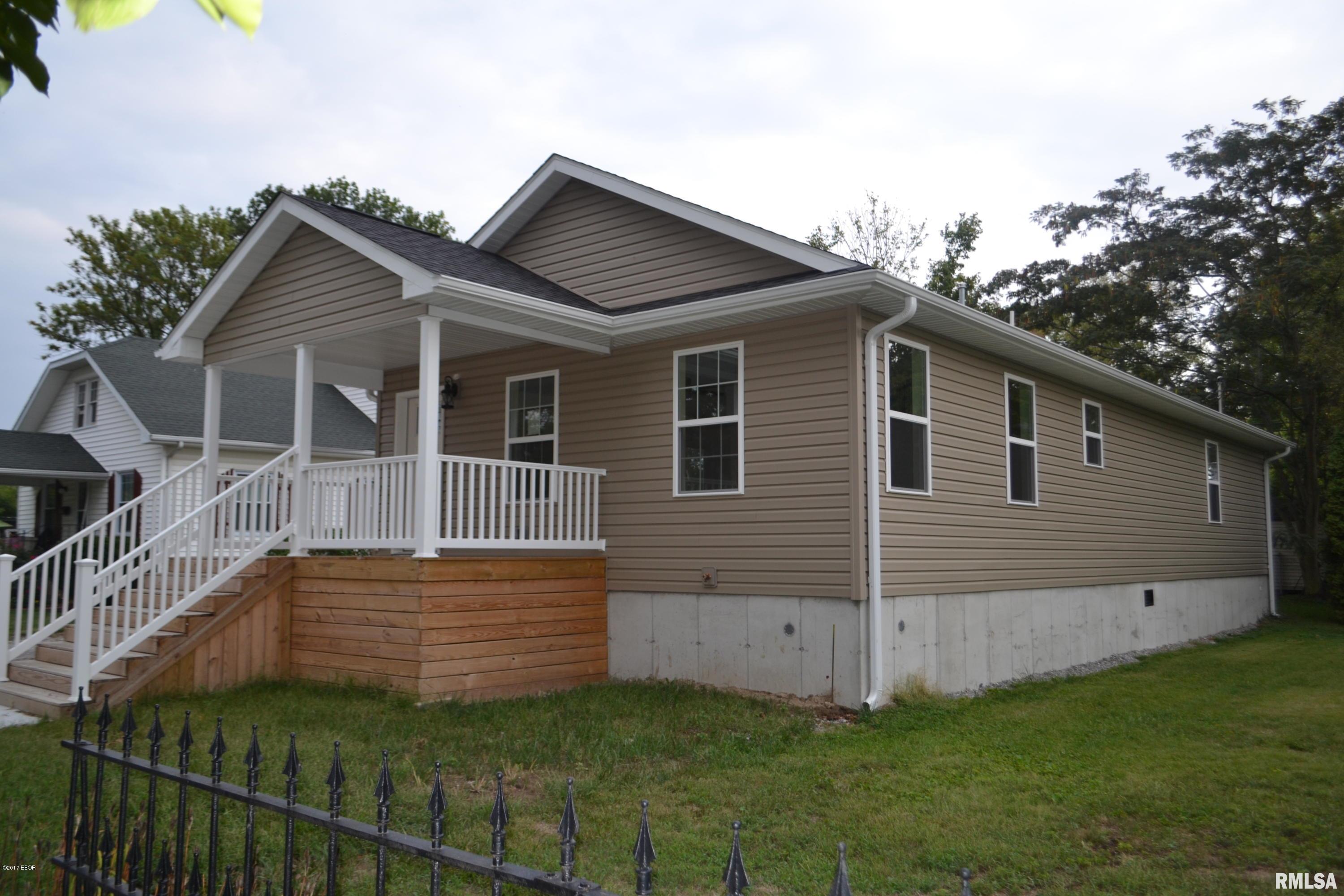 124 East 4th Street Flora, IL 62839 - Photo 3 of 14 Gallery Image 3