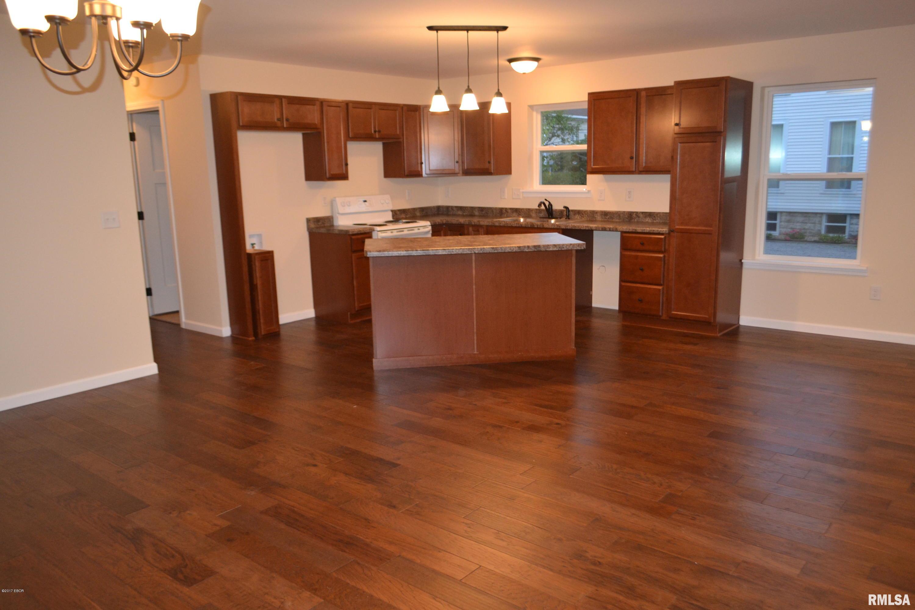 124 East 4th Street Flora, IL 62839 - Photo 5 of 14 Gallery Image 5