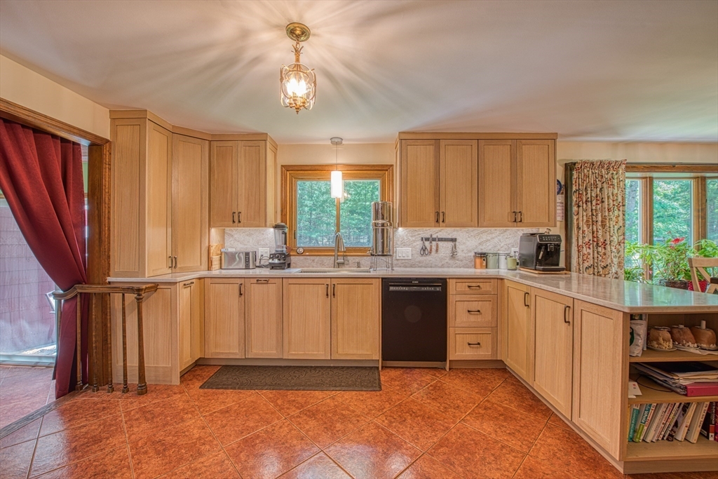 331 Mountain Street Sharon, MA 02067 - Photo 3 of 33