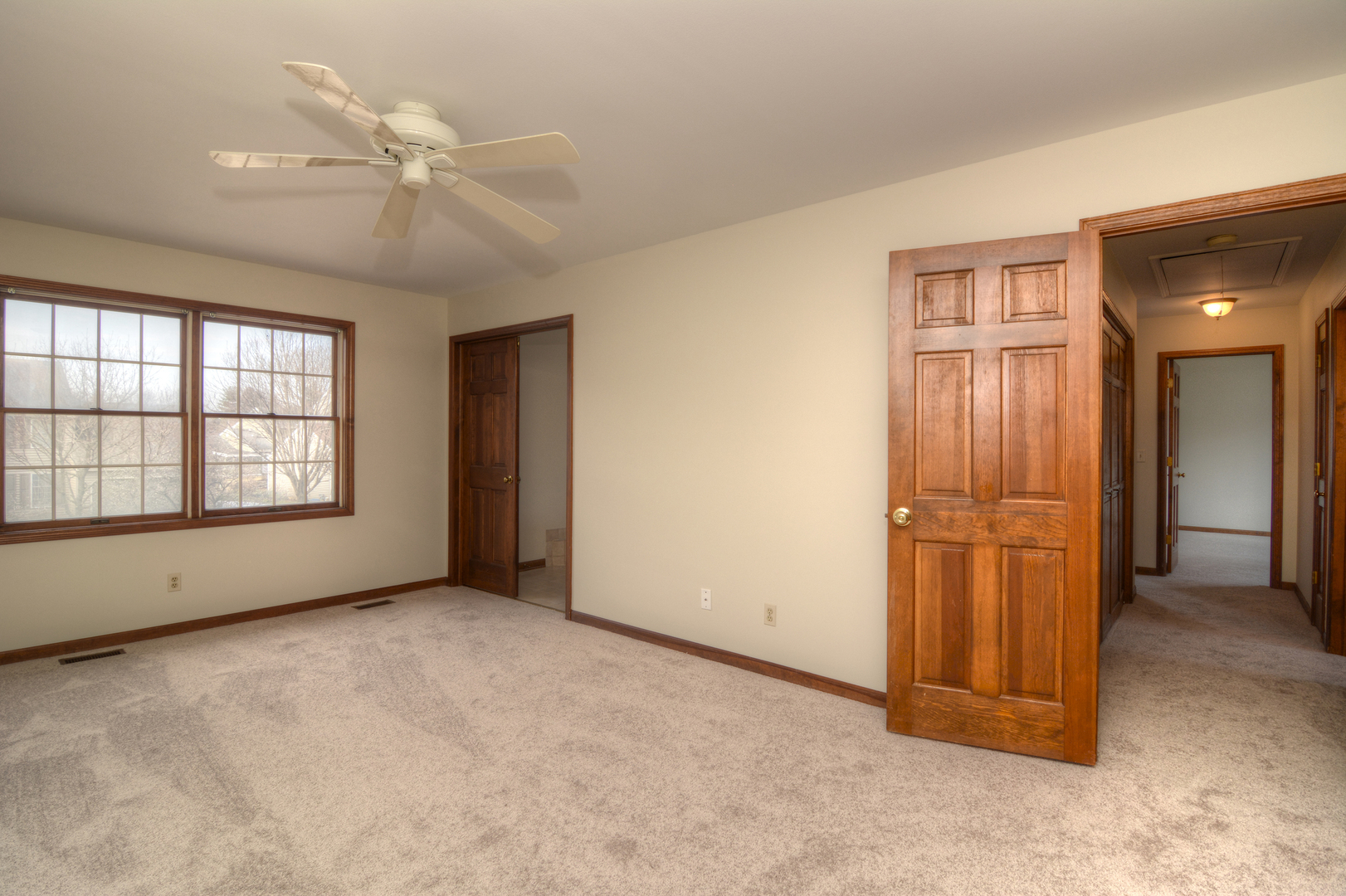 1950 Huntington Road St. Charles, IL 60174 - Photo 17 of 26 an empty room with windows and closet