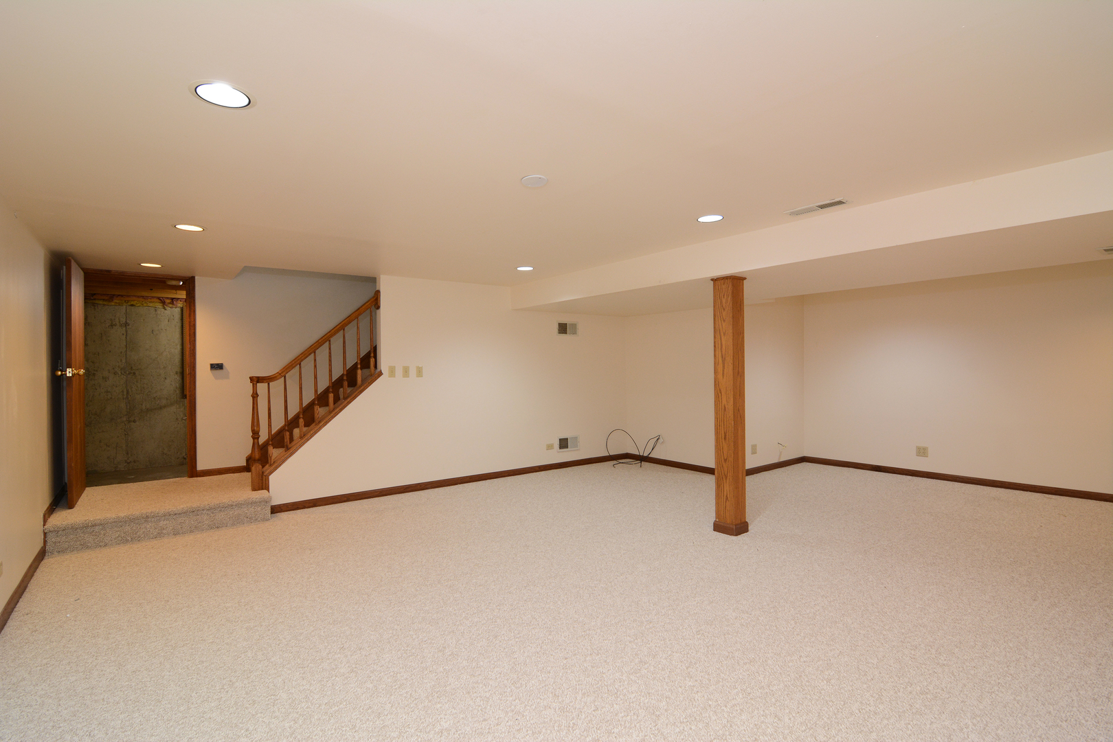 1950 Huntington Road St. Charles, IL 60174 - Photo 24 of 26 a view of an empty room with staircase