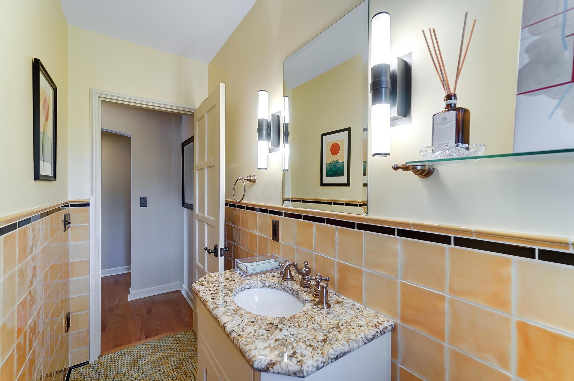 1874 Collingswood Road Upper Arlington, OH 43221 - Photo 41 of 113 045