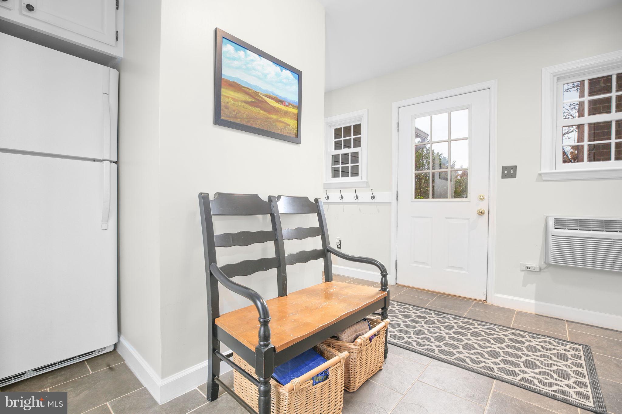 9 Old Ridge Road Fredericksburg, VA 22407 - Photo 26 of 110 a living room with furniture and a window