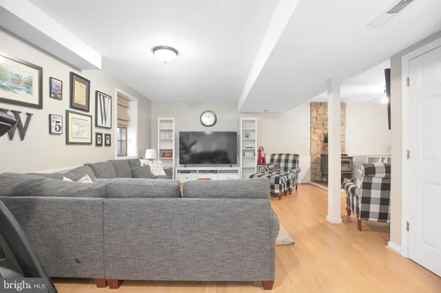 $775,000 | 9 Old Ridge Road, Fredericksburg, VA 22407