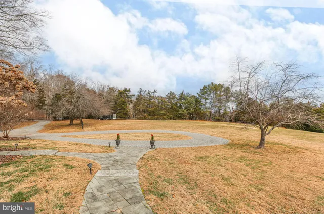 $775,000 | 9 Old Ridge Road, Fredericksburg, VA 22407