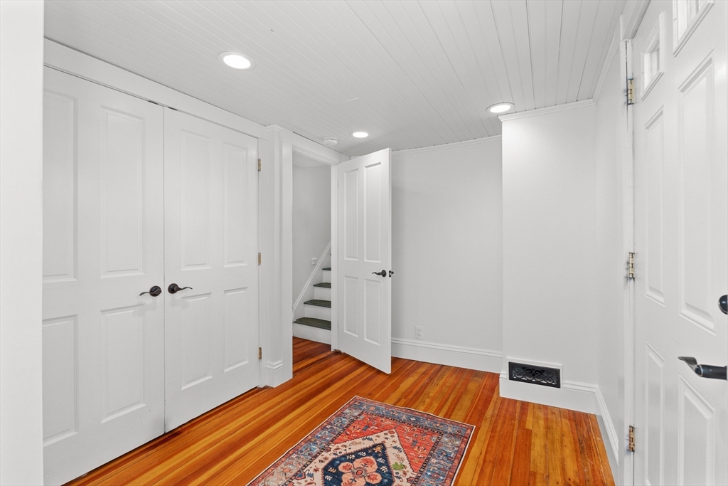 29 Fuller Street Gloucester, MA 01930 - Photo 12 of 38