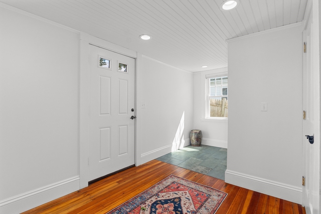 29 Fuller Street Gloucester, MA 01930 - Photo 13 of 38