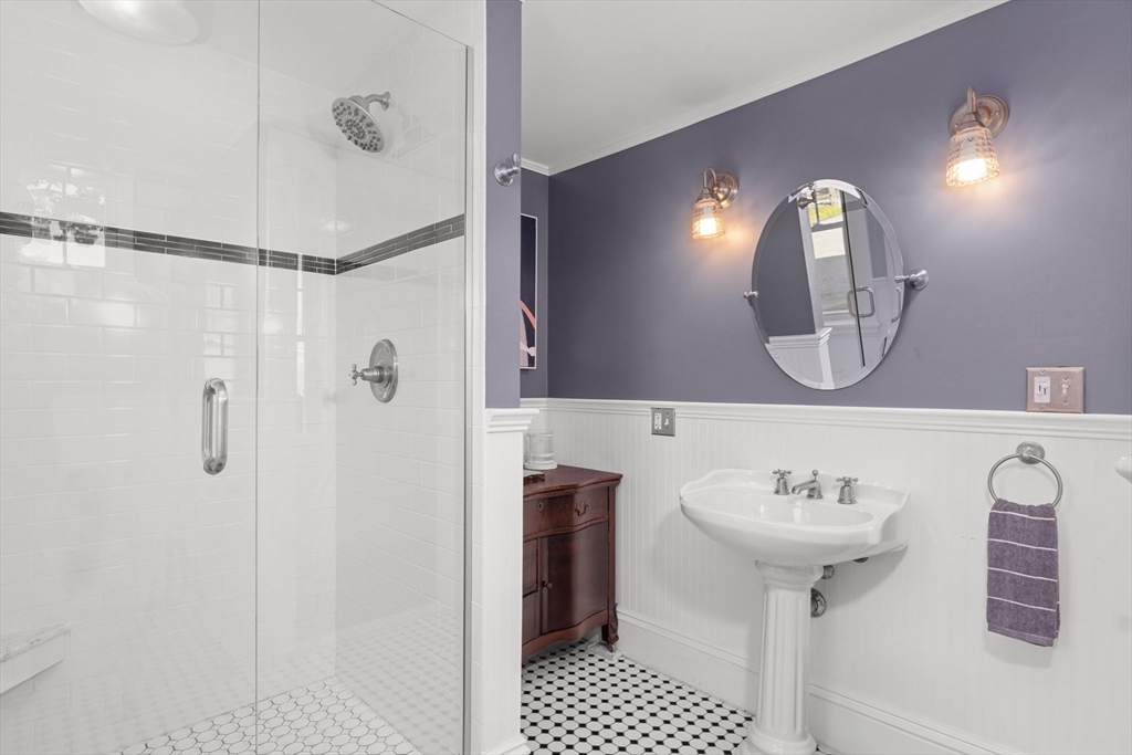 29 Fuller Street Gloucester, MA 01930 - Photo 15 of 38