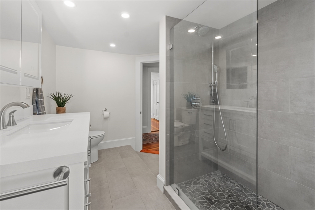 29 Fuller Street Gloucester, MA 01930 - Photo 18 of 38