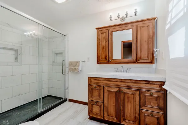 $299,450 | 949 Hickory Lane, New Castle, IN 47362