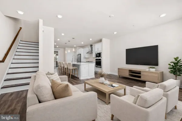 $834,000 | 13039 Hattontown Square, Herndon, VA 20171