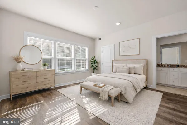 $834,000 | 13039 Hattontown Square, Herndon, VA 20171
