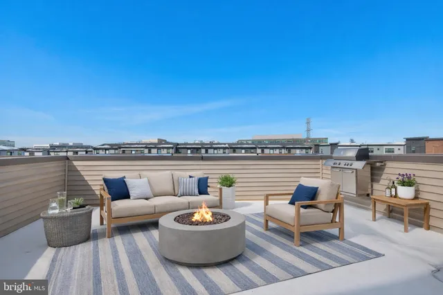 $839,000 | 13039 Hattontown Square, Herndon, VA 20171