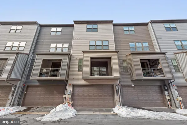 $834,000 | 13039 Hattontown Square, Herndon, VA 20171