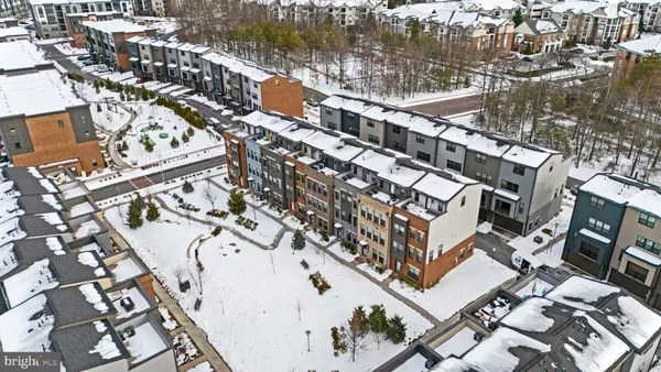 $834,000 | 13039 Hattontown Square, Herndon, VA 20171