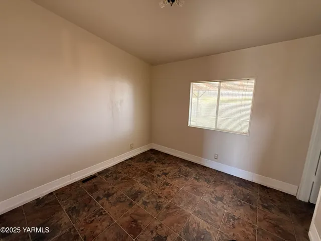 $264,000 | 670 Hidden Valley Road, Zillah, WA 98953