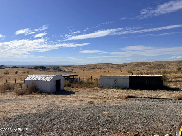 $264,000 | 670 Hidden Valley Road, Zillah, WA 98953