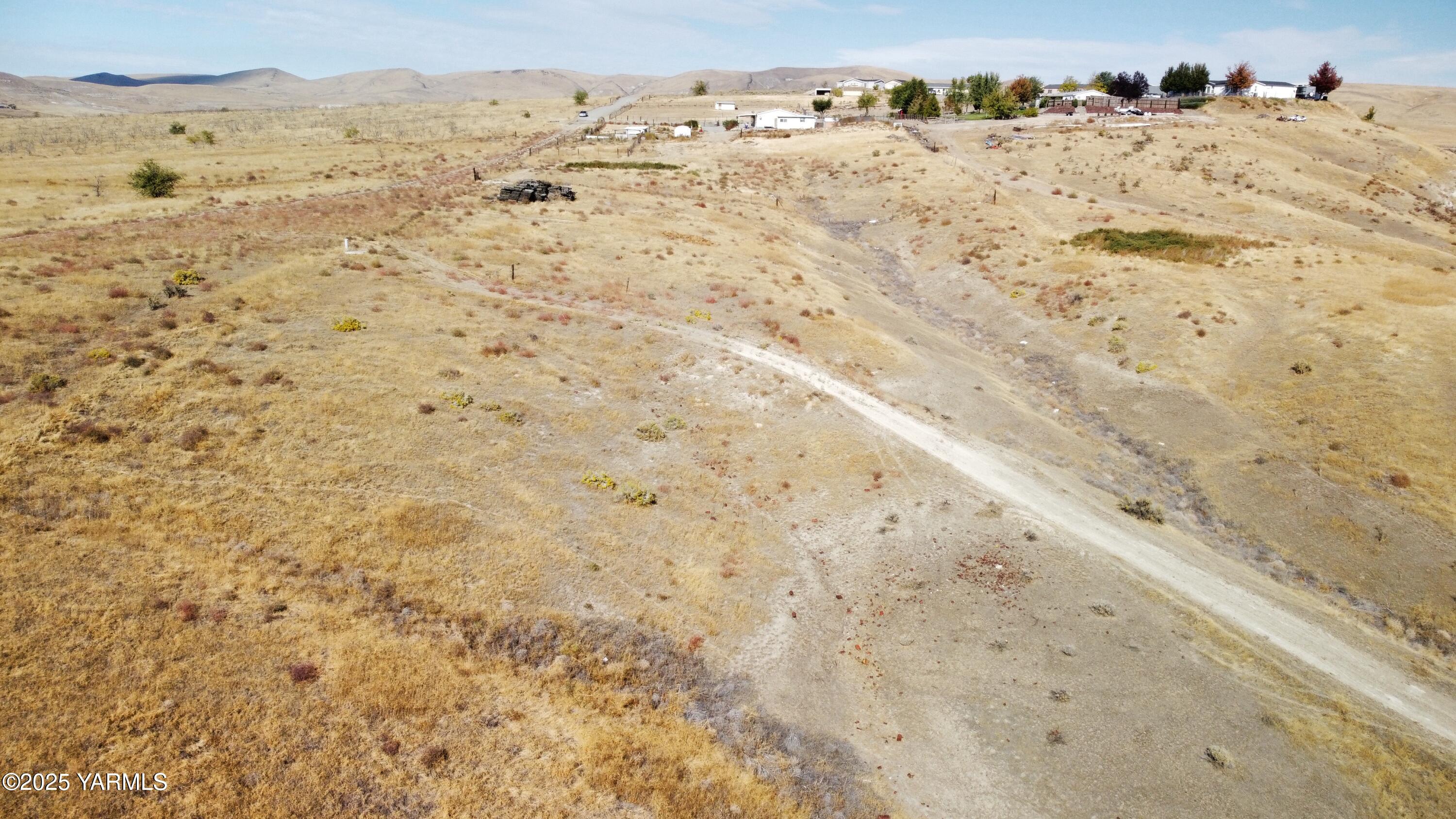 670 Hidden Valley Road Zillah, WA 98953 - Photo 17 of 17 a view of sky view