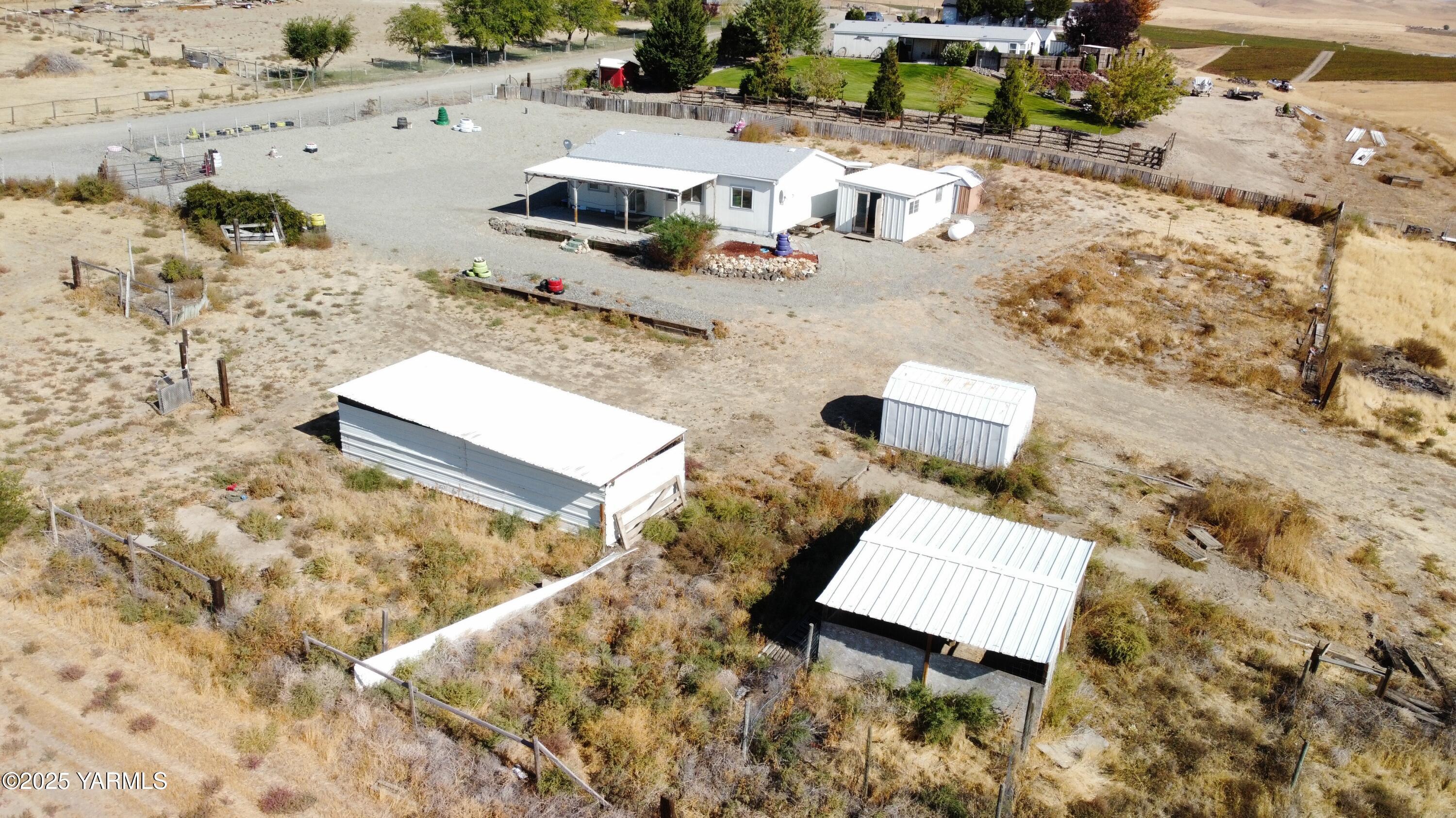 670 Hidden Valley Road Zillah, WA 98953 - Photo 2 of 17