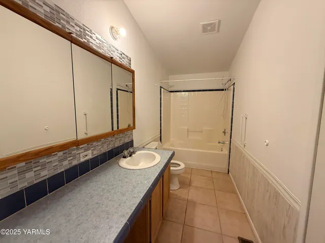 $264,000 | 670 Hidden Valley Road, Zillah, WA 98953