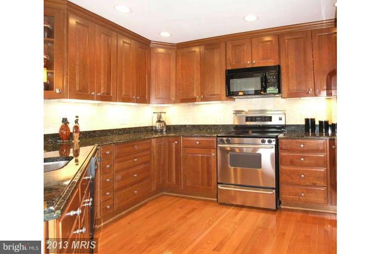 11272 Harbor Court, Unit 11272 Reston, VA 20191 - Photo 11 of 29 Kitchen