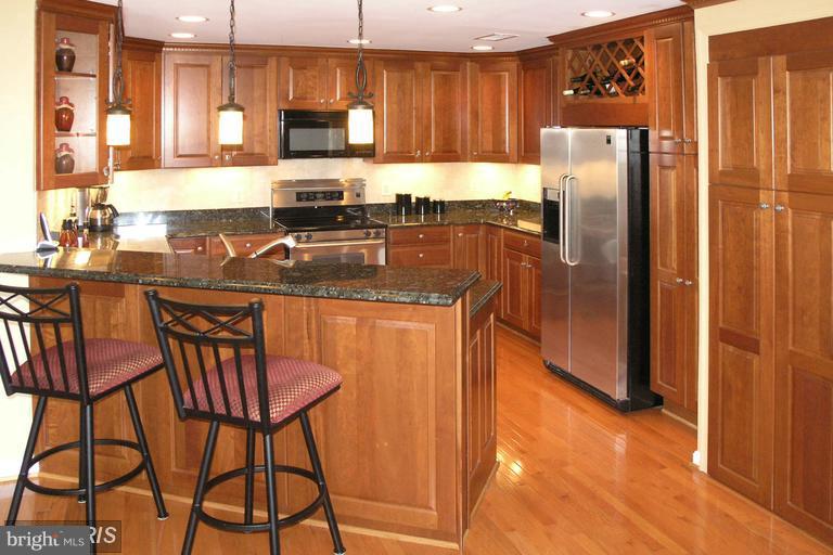 11272 Harbor Court, Unit 11272 Reston, VA 20191 - Photo 12 of 29 Kitchen