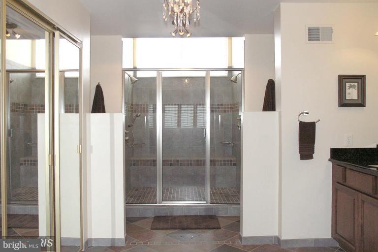 11272 Harbor Court, Unit 11272 Reston, VA 20191 - Photo 21 of 29 Bath (Master)