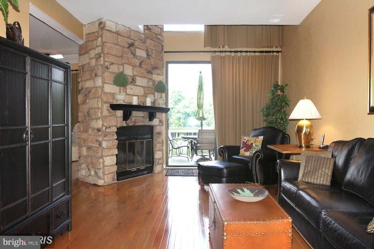 11272 Harbor Court, Unit 11272 Reston, VA 20191 - Photo 7 of 29 Family Room