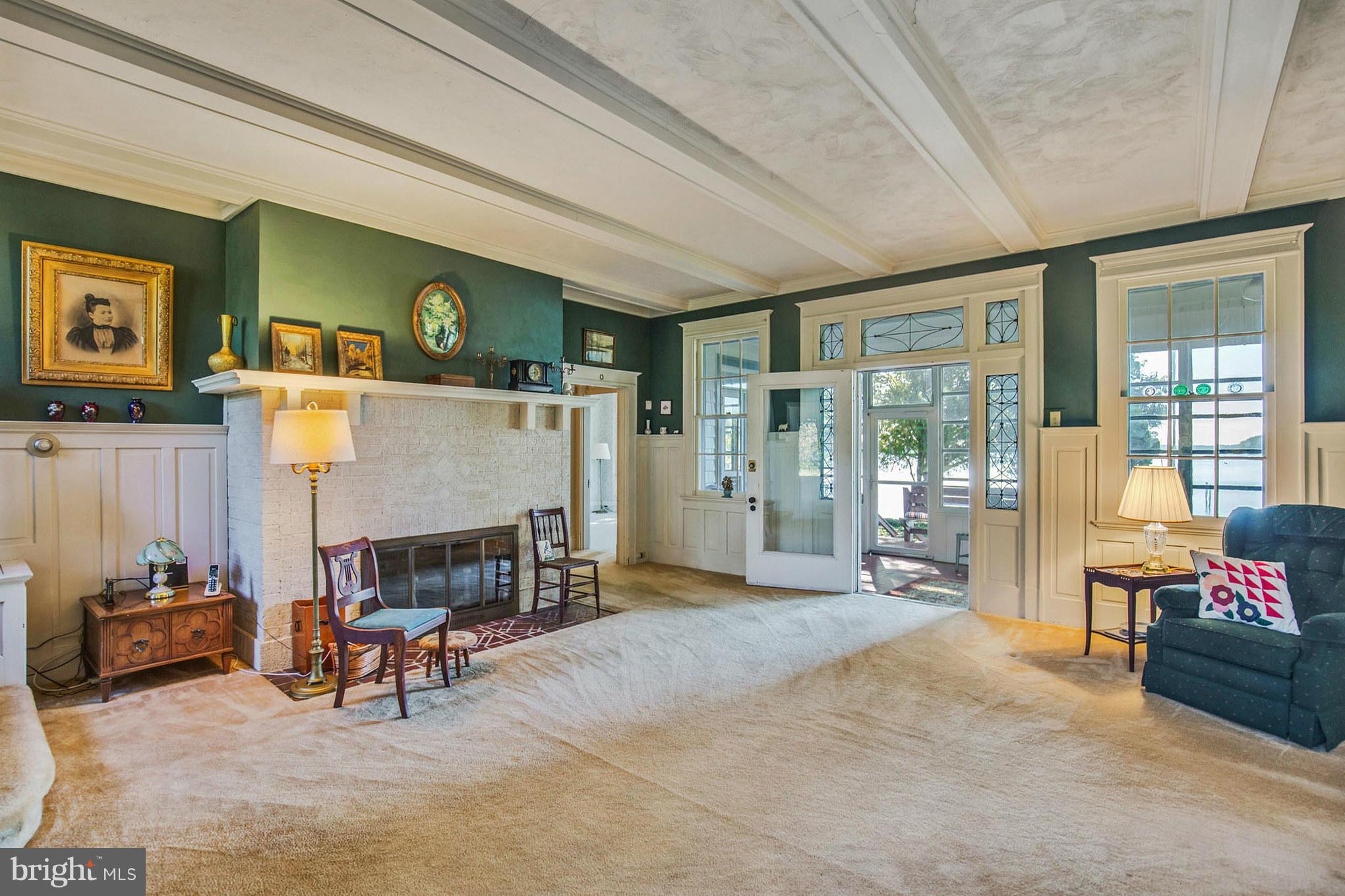 39209 Maycroft Road Avenue, MD 20609 - Photo 10 of 28 Living Room