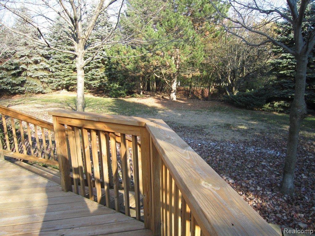 Deck to yard