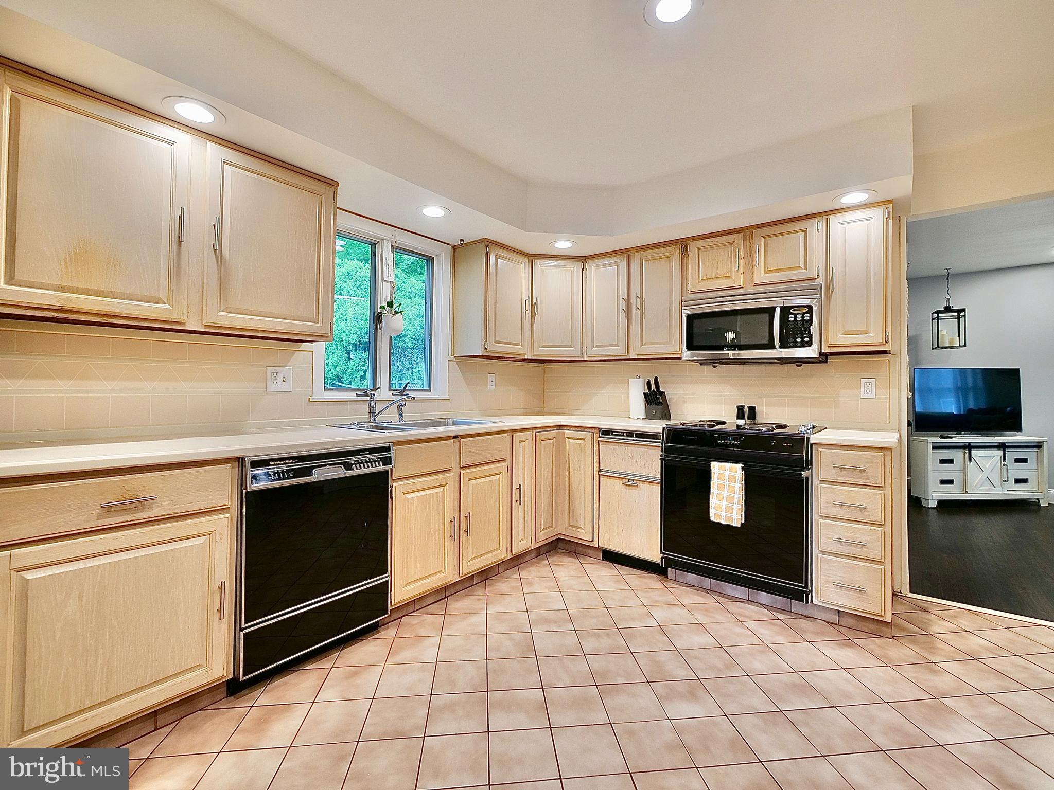 143 Belmont Drive Boothwyn, PA 19061 - Photo 8 of 47 Gallery Image 8