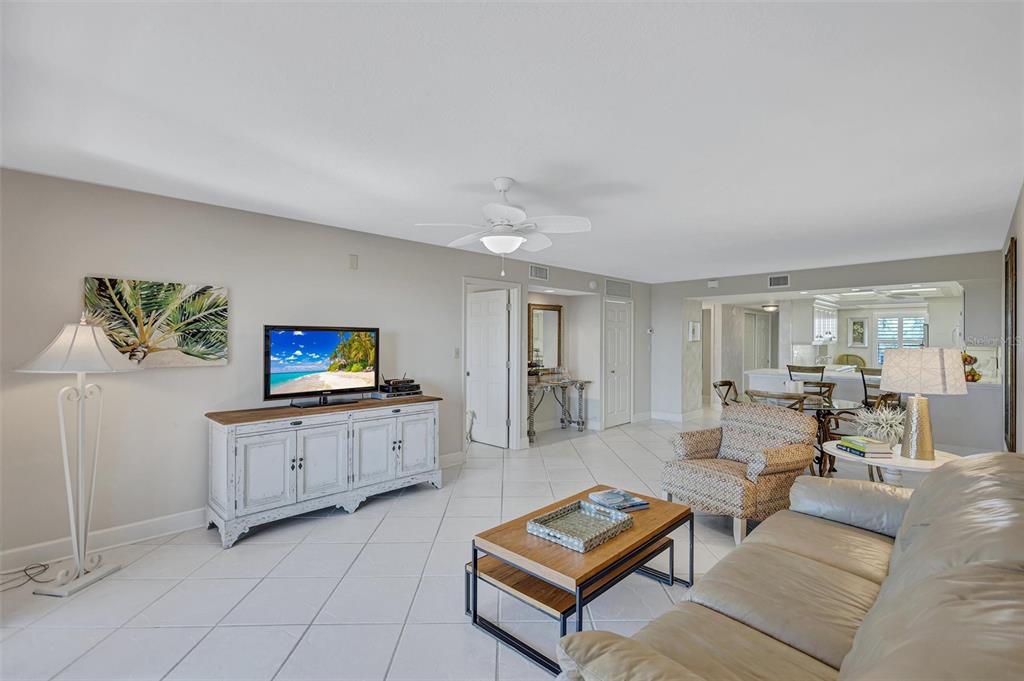 420 Beach Road, Unit 203 Sarasota, FL 34242 - Photo 20 of 91
