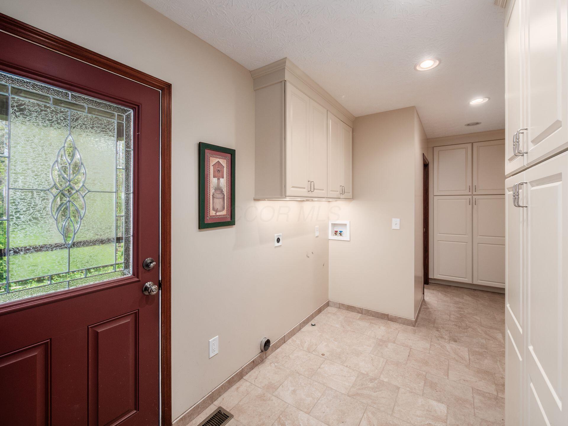 2434 Carriage Road Powell, OH 43065 - Photo 14 of 62