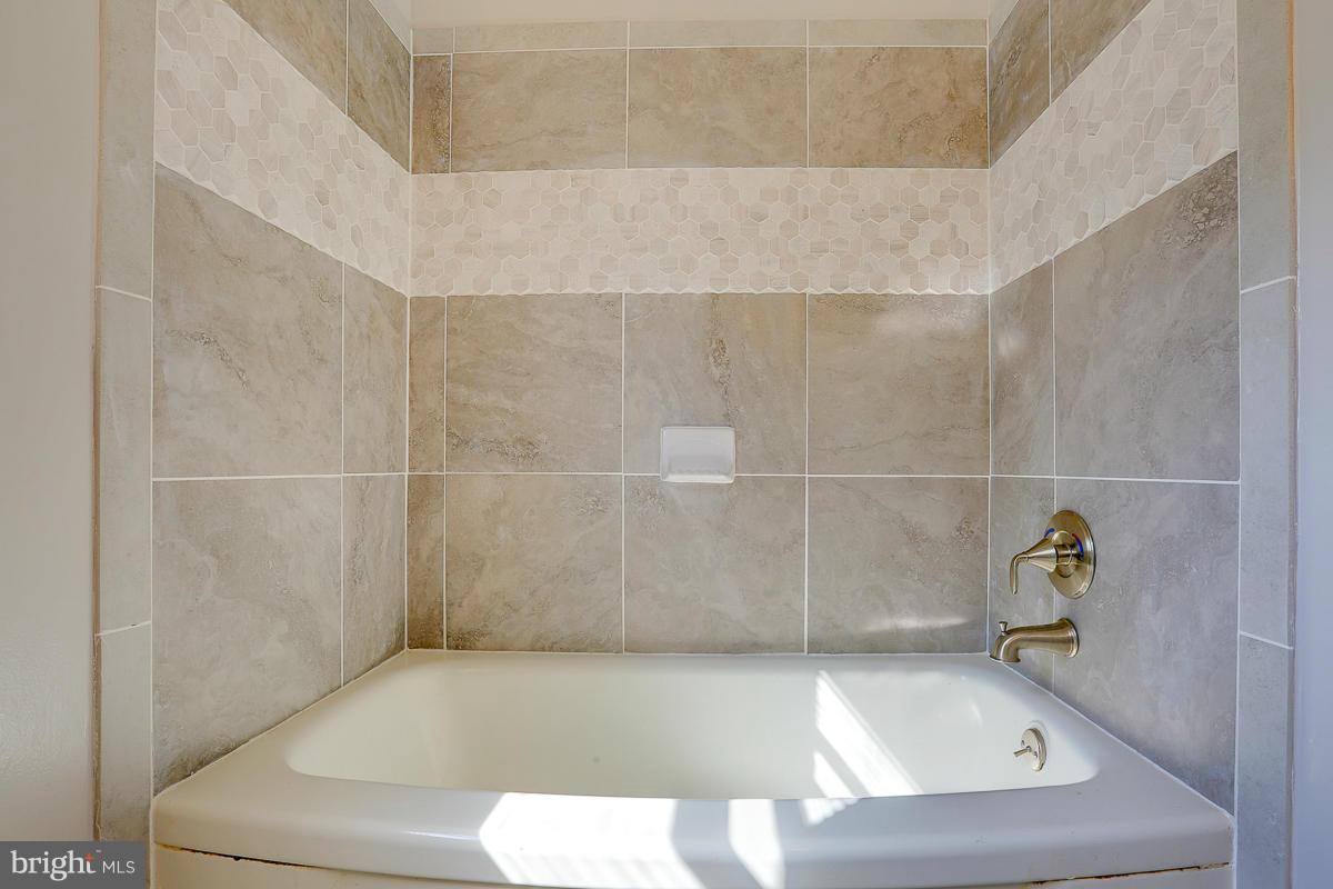 615 Charraway Road Baltimore, MD 21229 - Photo 24 of 24 Bath (Master)