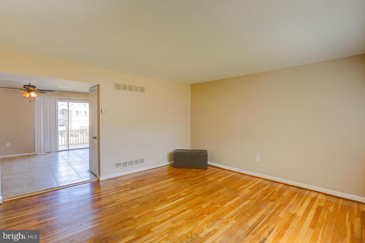 615 Charraway Road Baltimore, MD 21229 - Photo 4 of 24 Interior (General)