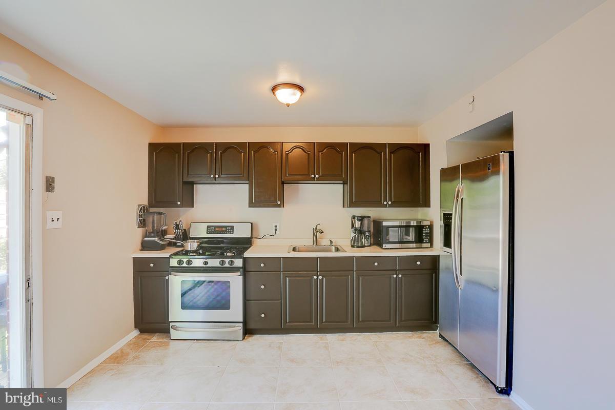 615 Charraway Road Baltimore, MD 21229 - Photo 8 of 24 Kitchen
