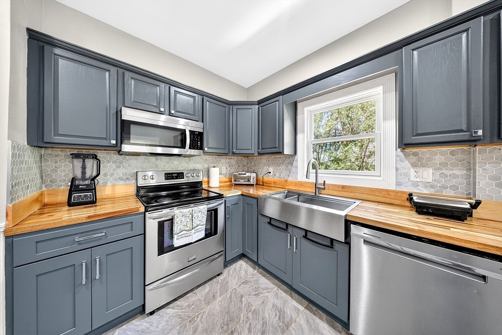710 High Street Fall River, MA 02720 - Photo 18 of 37