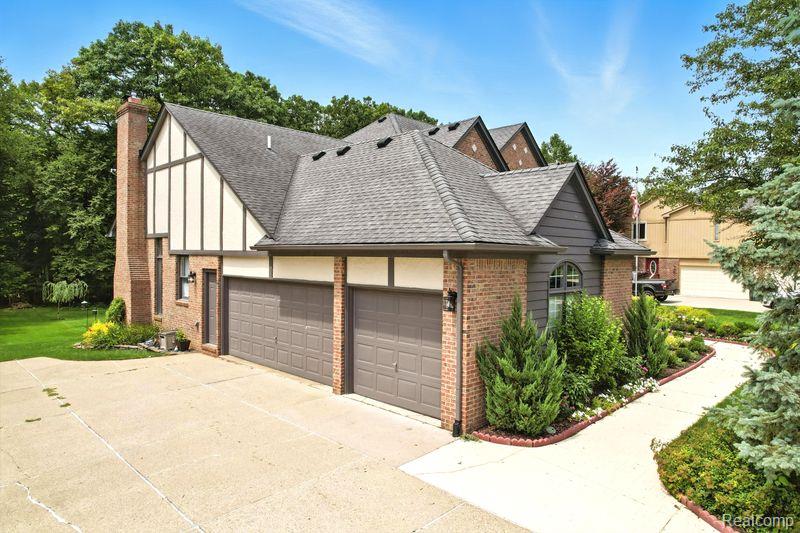 1400 Lakeview Drive Rochester Hills, MI 48306 - Photo 5 of 45
