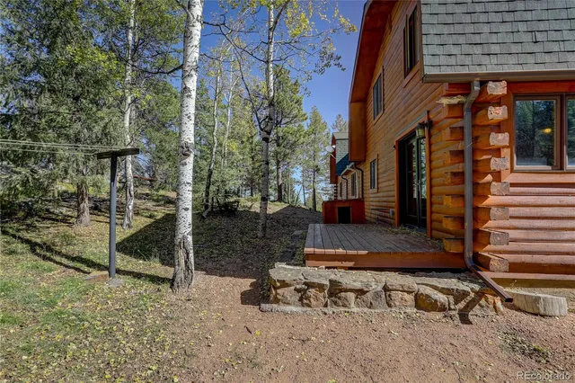 a view of a yard with a tiny house
