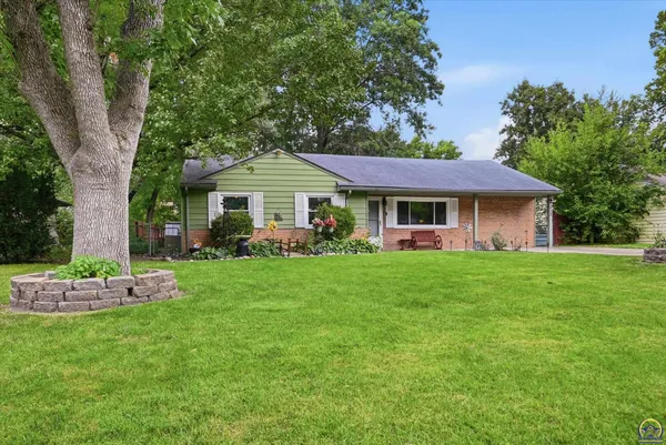 $180,000 | 2513 Southwest Seabrook Avenue, Topeka, KS 66614