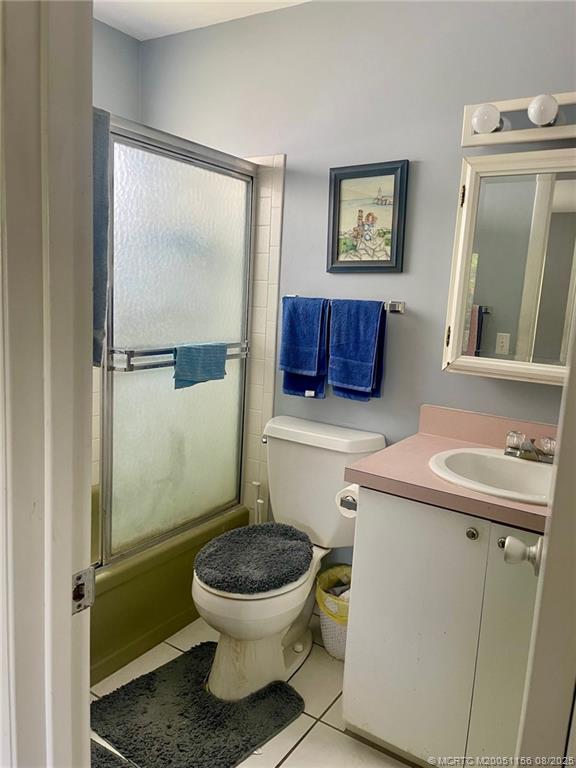 2600 Southeast Ocean Boulevard, Unit A12 Stuart, FL 34996 - Photo 10 of 17 a bathroom with a toilet a sink and mirror