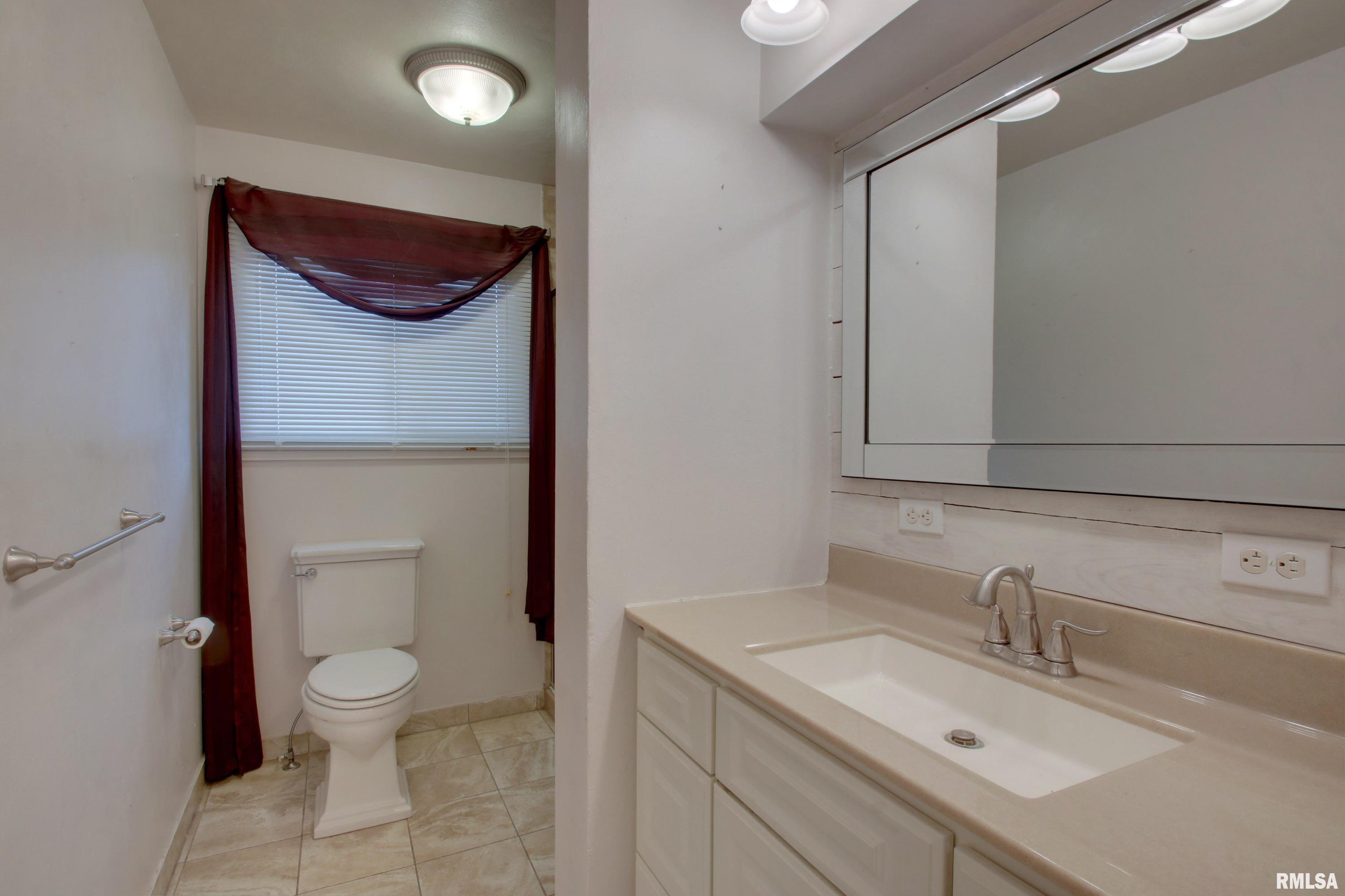 2313 Lyn Road Quincy, IL 62301 - Photo 14 of 22