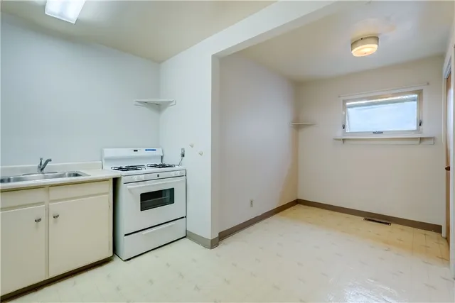 $1,095 | 2233 Clifford Avenue, Unit 2, Rochester, NY 14609