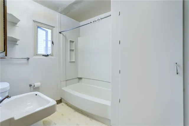 $1,095 | 2233 Clifford Avenue, Unit 2, Rochester, NY 14609