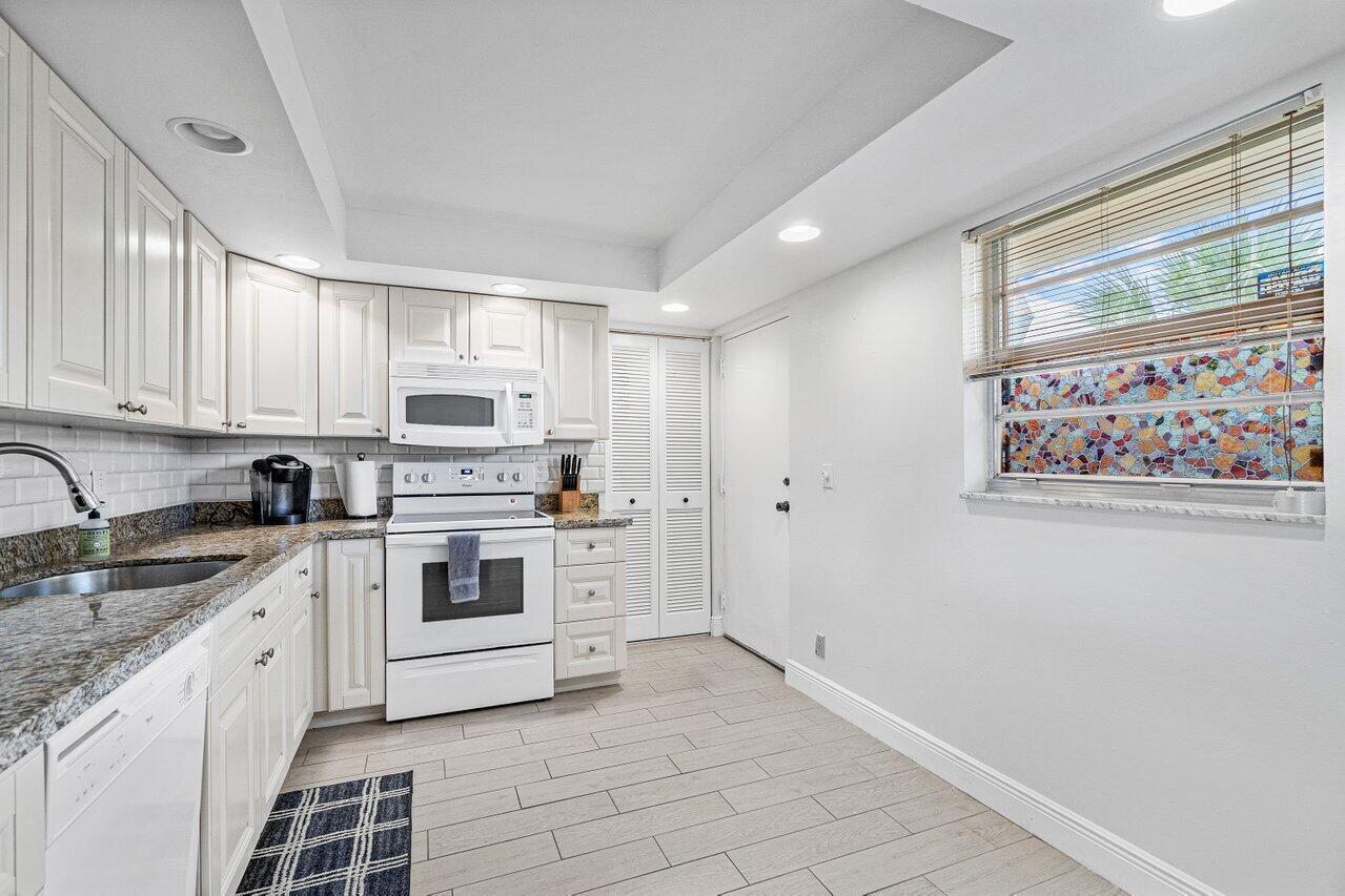 6000 Northwest 2nd Avenue, Unit 338 Boca Raton, FL 33487 - Photo 9 of 22 007-6000Northwest2ndAvenue-BocaRaton-FL-